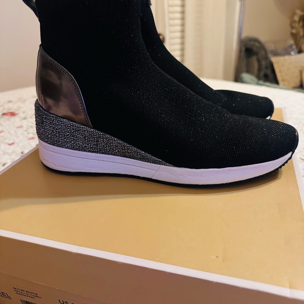 Michael Kors Black Athletic Shoes Streamlined Comfort - Picture 3 of 3